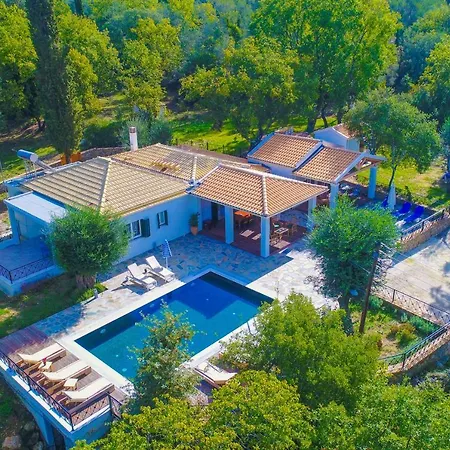 Achilleion Forest Kynopiástai