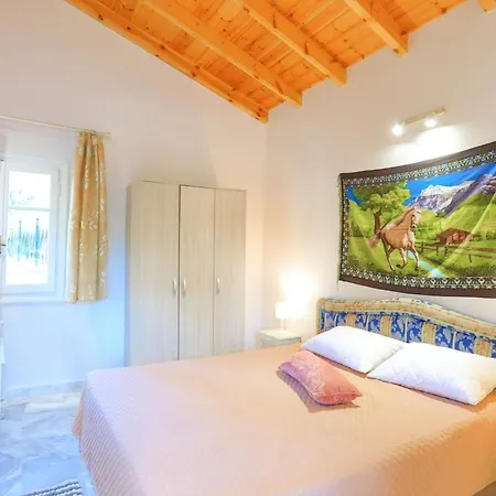 Achilleion Forest Kynopiástai