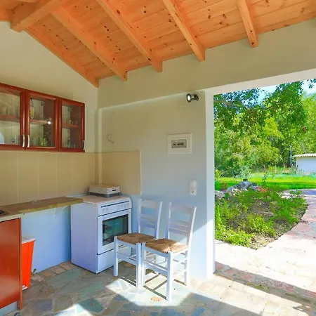 Achilleion Forest Kynopiástai