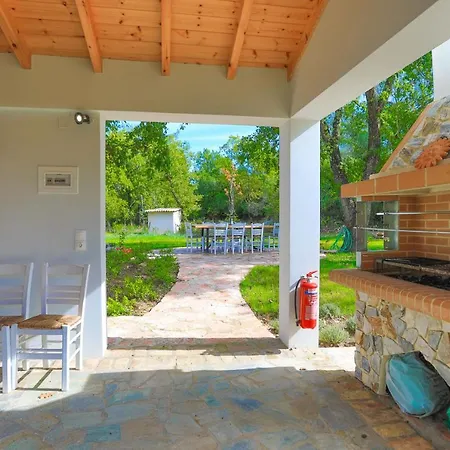 Βίλα Achilleion Forest